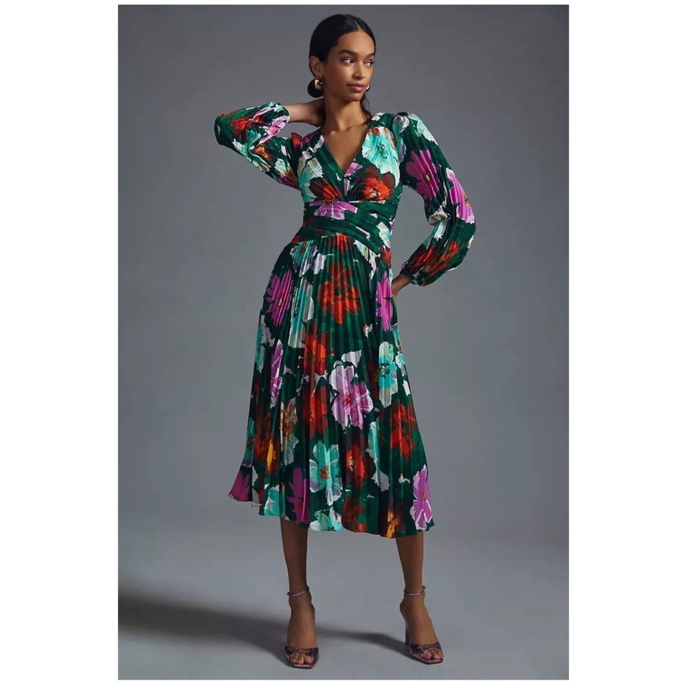 Anthropologie By Anthropologie
Pleated V-Neck Dress Size 4 - Picture 4 of 10